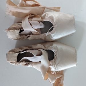Used Suffolk Reign ballet pointe shoes - prop styling